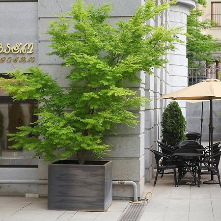 Parilament On Rustaveli 4 Rooms Tiflis Exterior foto
